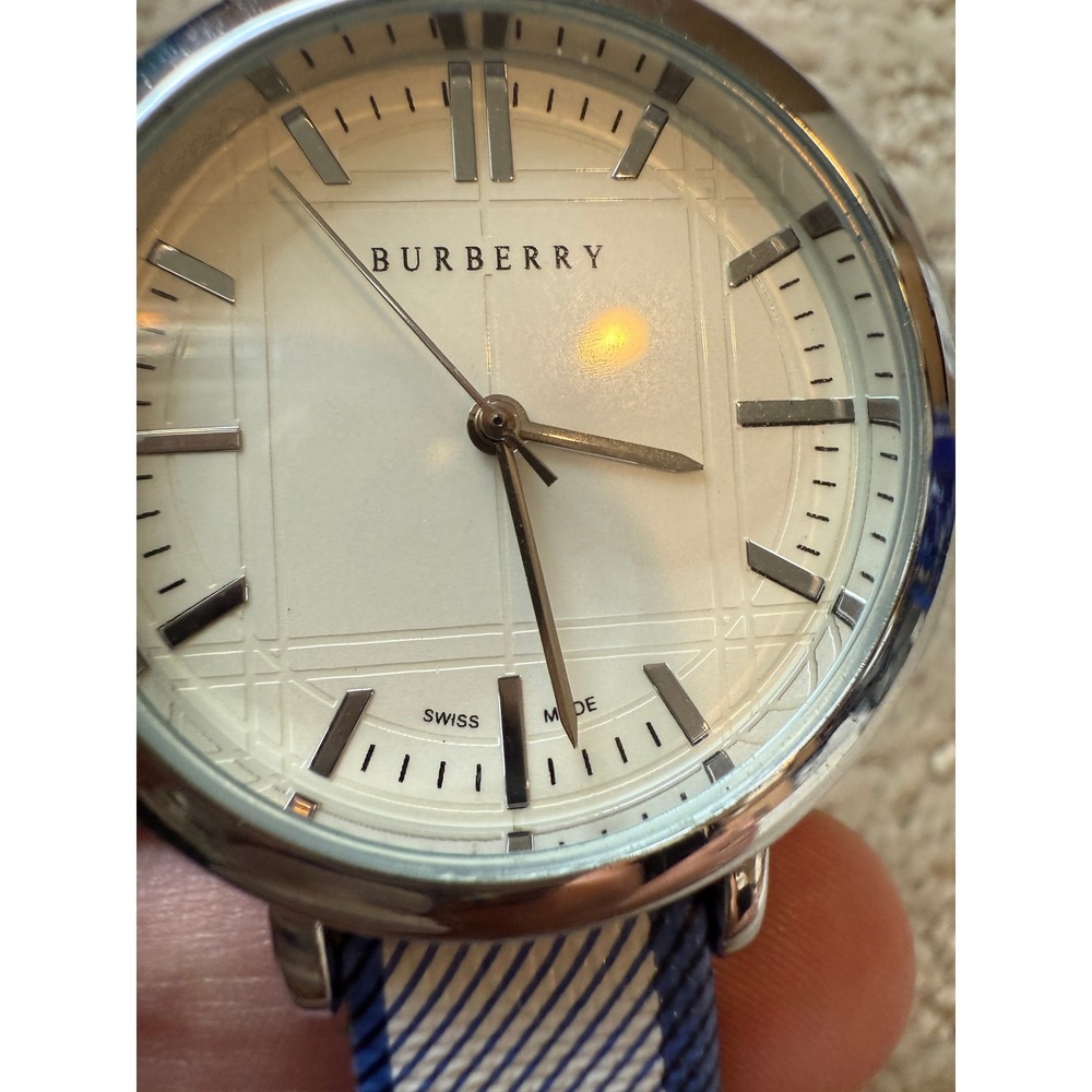 Burberry‎ Swiss Made Watch Blue White Plaid Band Classic Style - Picture 9 of 11